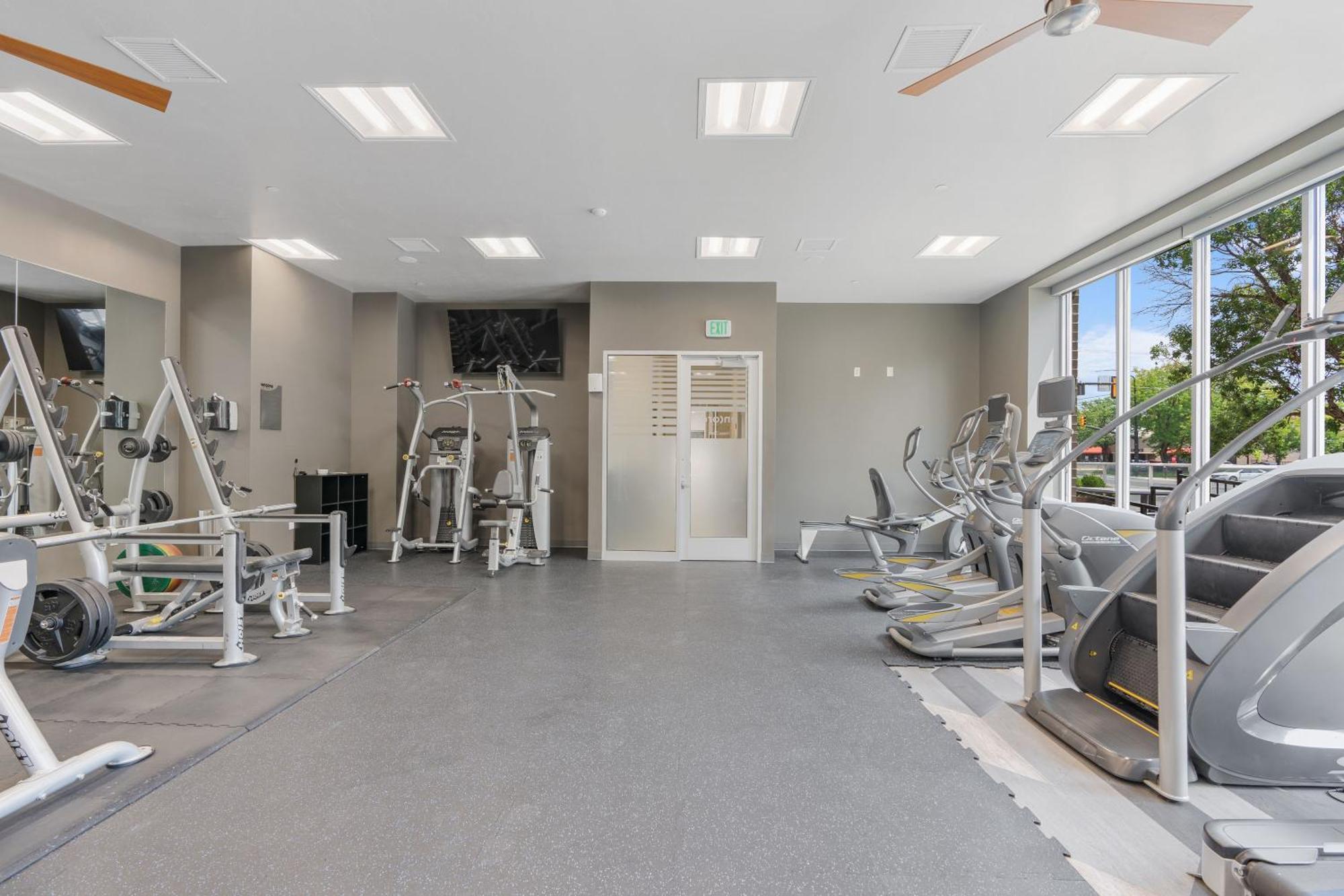 Large Luxury 2bd 2ba With Office Nook -prkg Gym Pool Apartment Salt Lake City