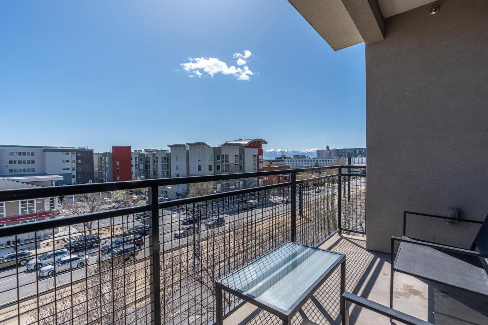 Large Luxury 2bd 2ba With Office Nook -prkg Gym Pool * Salt Lake City