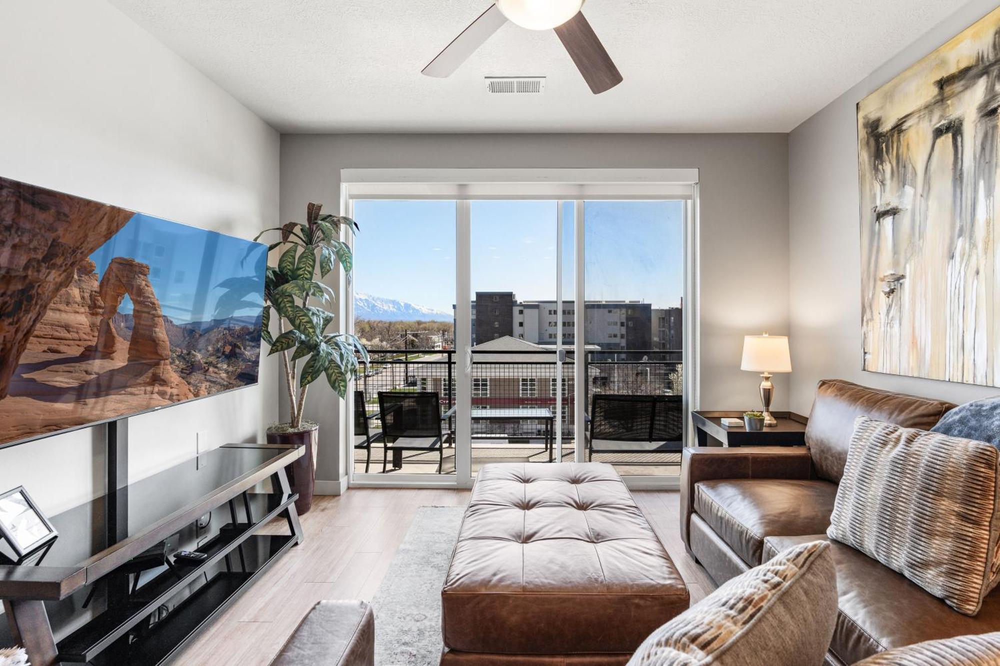 Large Luxury 2bd 2ba With Office Nook -prkg Gym Pool Apartment Salt Lake City